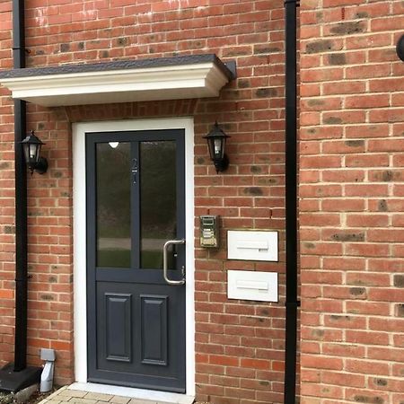 7-11 Kings Park Villa Bicester Esterno foto