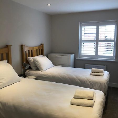 7-11 Kings Park Villa Bicester Esterno foto