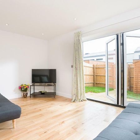 7-11 Kings Park Villa Bicester Esterno foto