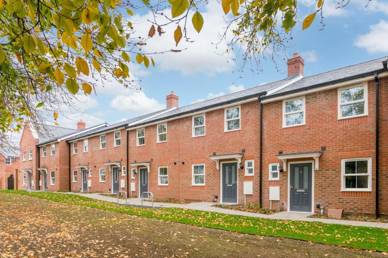 7-11 Kings Park Villa Bicester Esterno foto