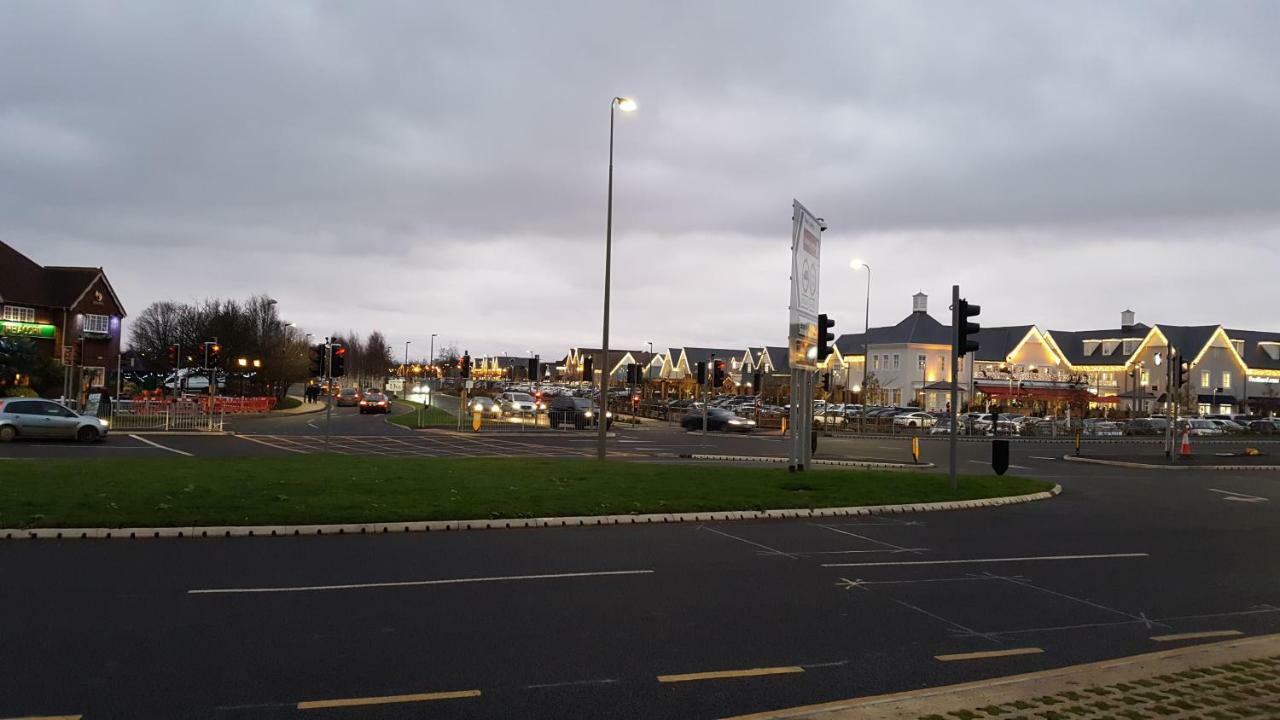 7-11 Kings Park Villa Bicester Esterno foto
