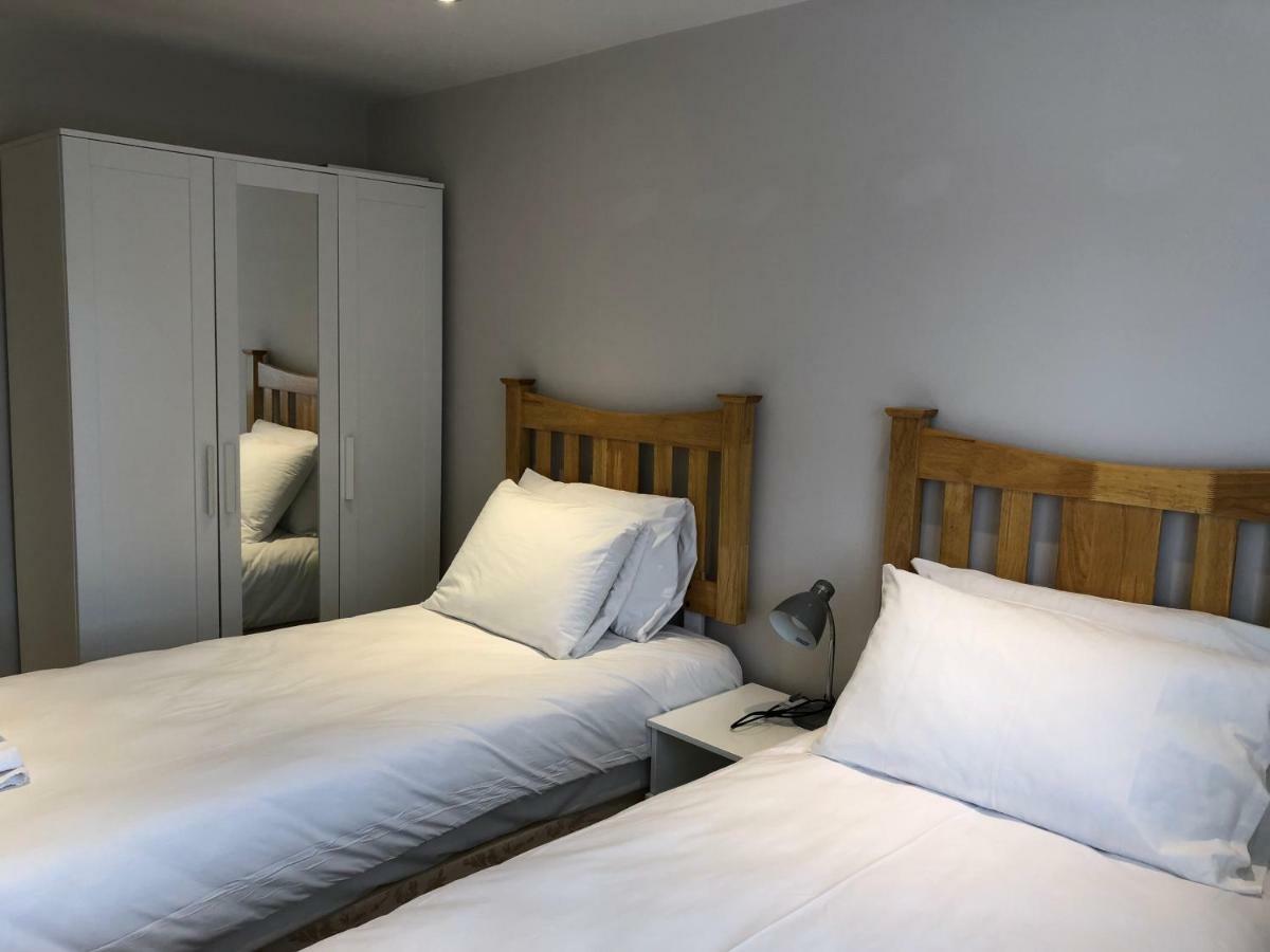 7-11 Kings Park Villa Bicester Esterno foto
