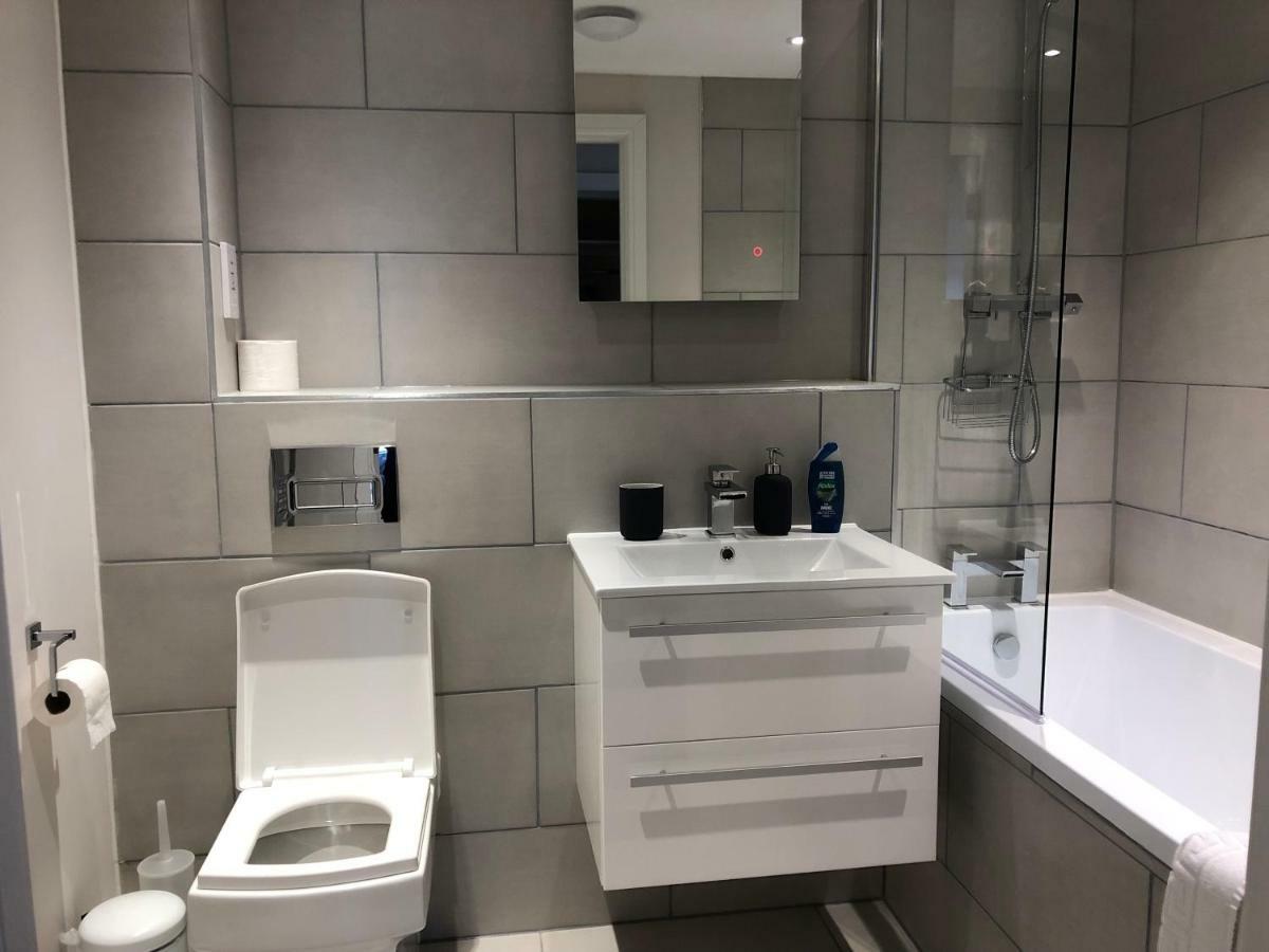 7-11 Kings Park Villa Bicester Esterno foto