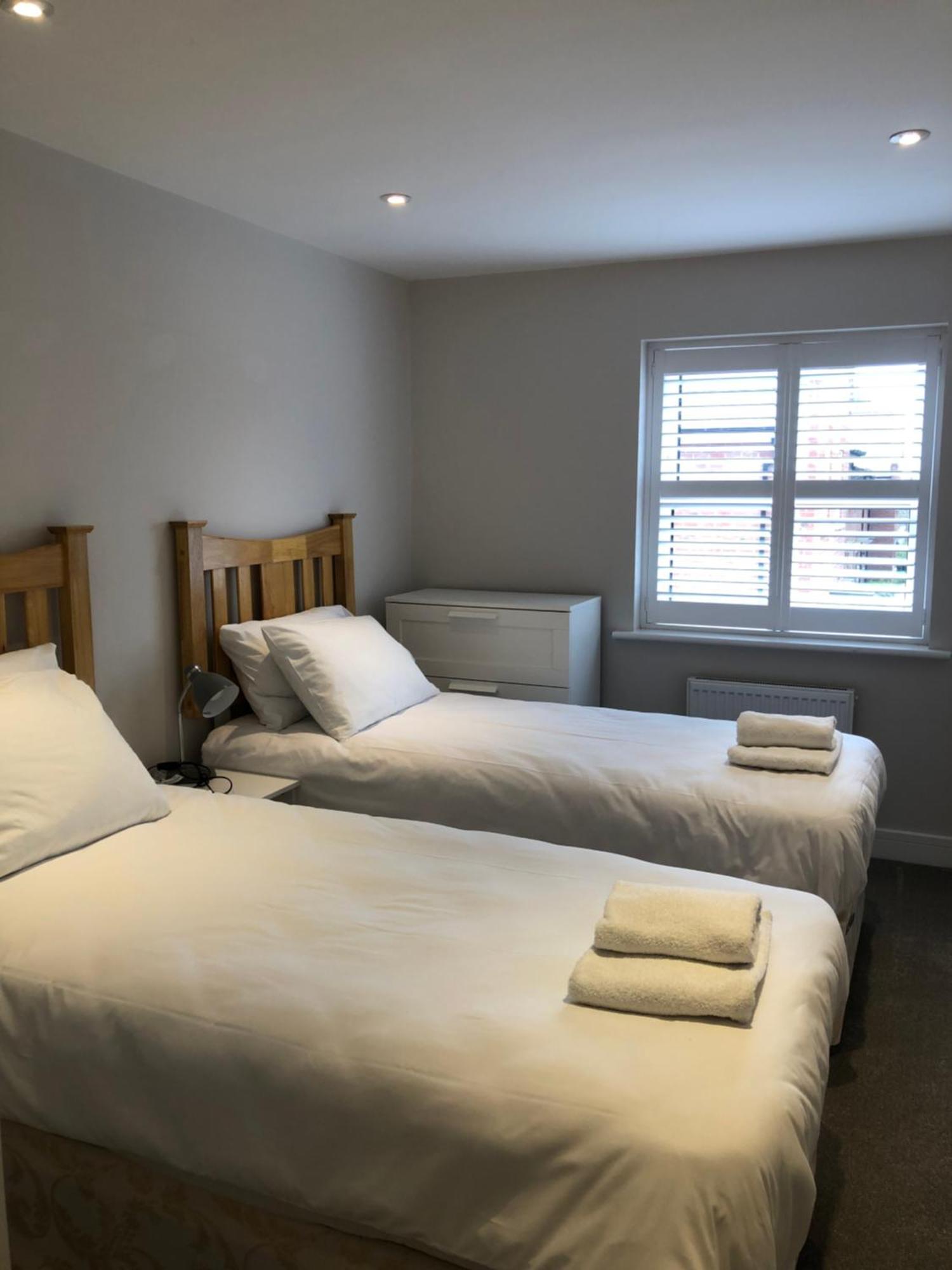 7-11 Kings Park Villa Bicester Esterno foto