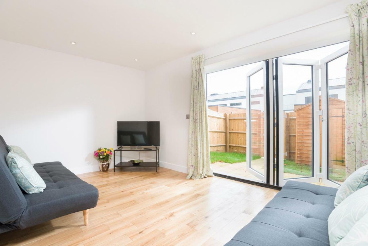7-11 Kings Park Villa Bicester Esterno foto