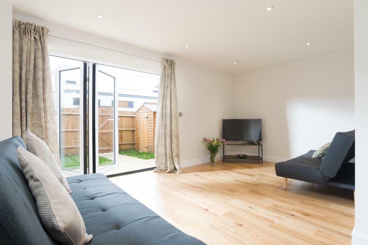 7-11 Kings Park Villa Bicester Esterno foto